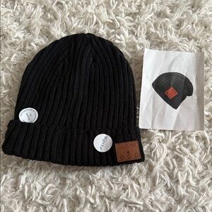 Goldworld Black Ribbed Bluetooth Speaker Beanie